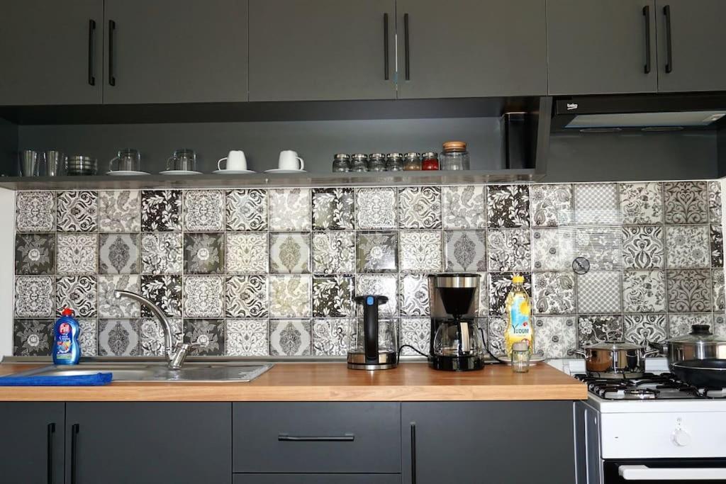 Close To Airport Apartment *